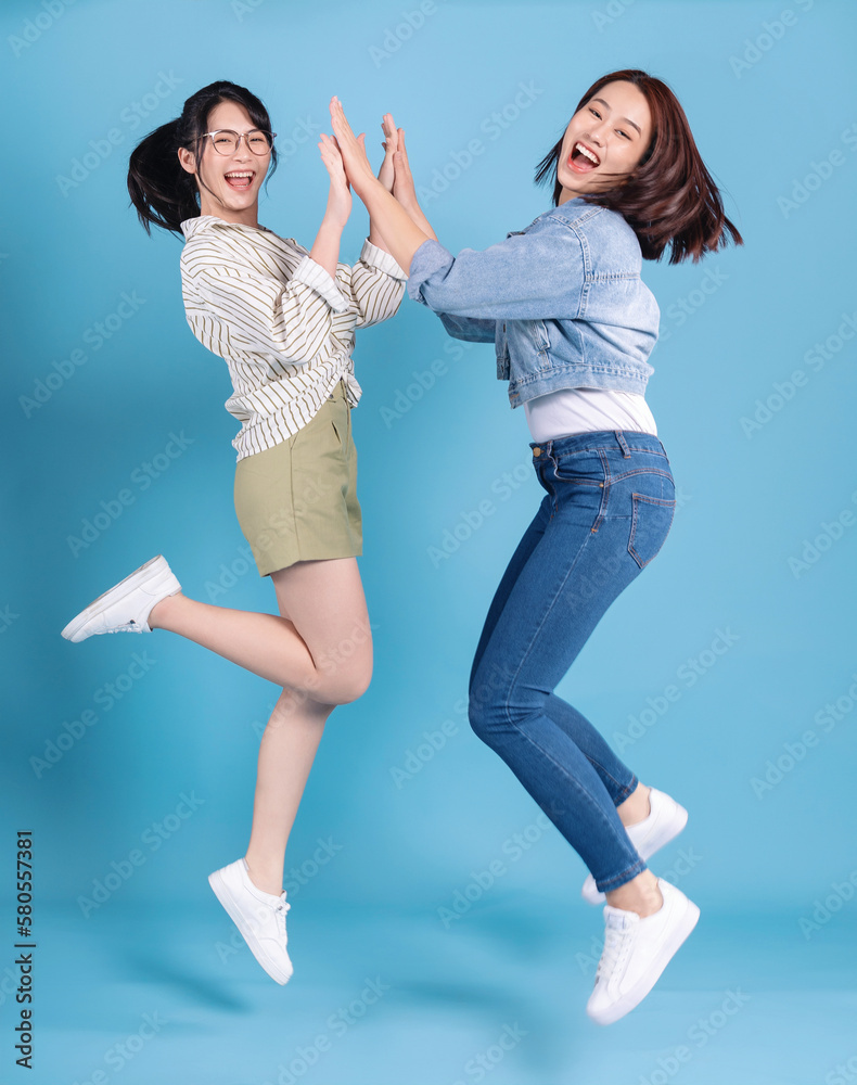 © Timeimage - Two women on blue background © Timeimage - Two women on blue background