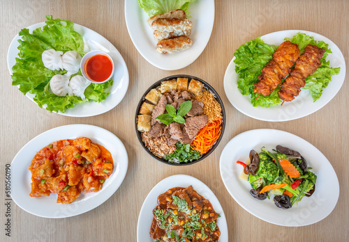 Assortiment de plats asiatiques