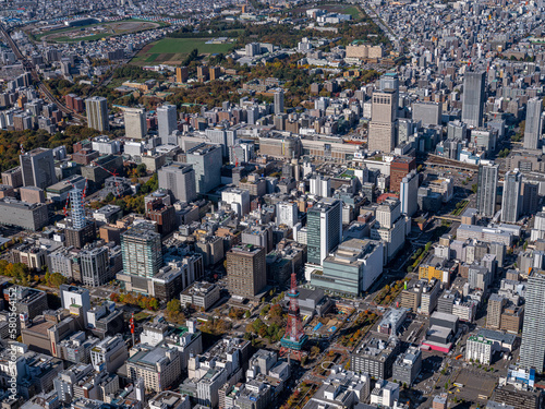 北海道新幹線を迎える札幌駅とテレビ塔・大通公園