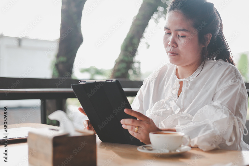 Young beautiful business woman working on laptop at coffee shop concept of independent living, working lifestyle
Young beautiful business woman working on laptop at coffee shop concept of independent living, working lifestyle
