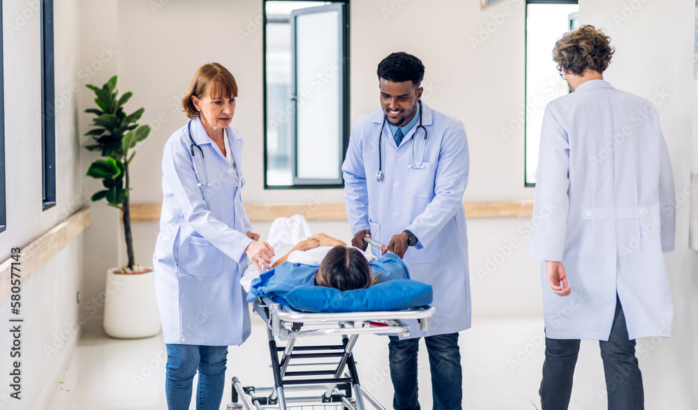 Obraz premium Group of professional medical doctor team and assistant with stethoscope in uniform taking seriously injured coma patient to operation emergency theatre room in hospital.health medical care concept