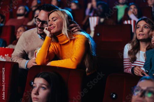 Fotografia Loving couple in movie theater.