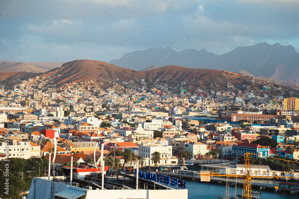 Obraz premium Mindelo is a vibrant port city located on the island of São Vicente in Cabo Verde. Known for its colorful colonial buildings, lively music scene, and stunning beaches, Mindelo is a destination.