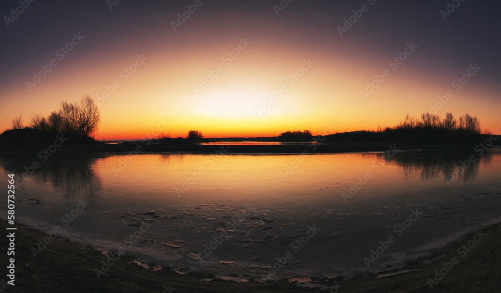 Panorama o wschodzie słońca, Mietków