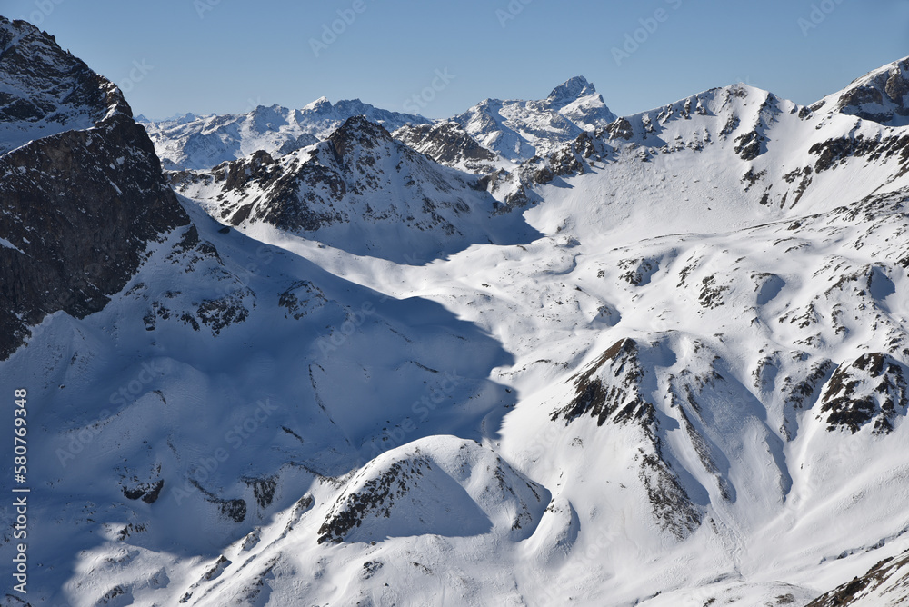 Pics glacés à Saint-Moritz en hiver. Suisse