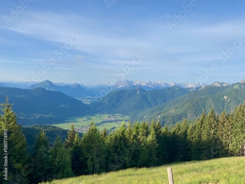 Tal in den Alpen