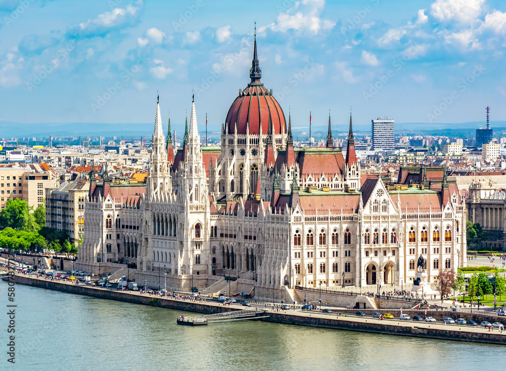 Hungarian parliament building and Danube river, Budapest, Hungary