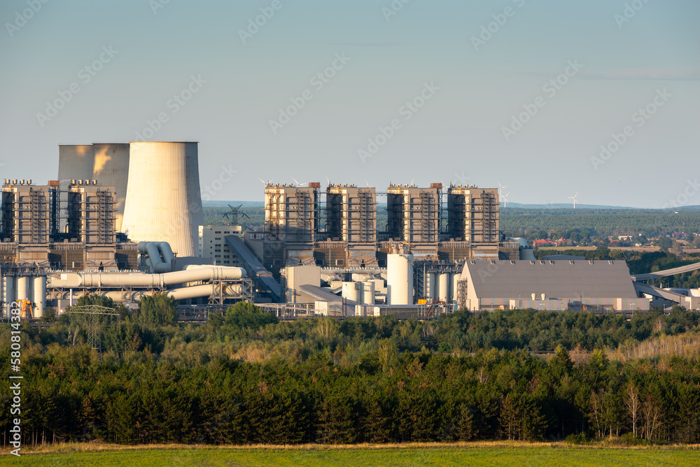 Bloki energetyczne elektrowni  Jänschwalde, widok z wieży AussichtsTurm Teichland