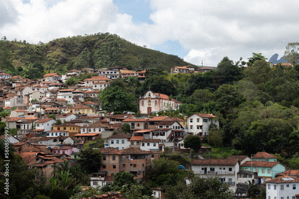 Naklejka premium Houses on the hill and a chapel in the historic town of Ouro Preto, Minas Gerais, Brazil - Casas e uma capela na cidade histórica de Ouro Preto, em MG, Brasil