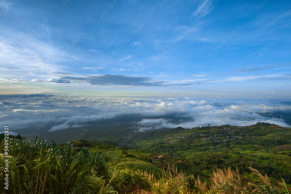 Fototapeta premium mornig landscape of phu Thap Buek, Phetchabun, Thailand