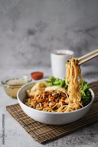 Obraz na płótnie indonesian ramen, chicken noodle soup with vegetable and dumpling