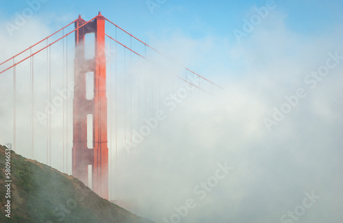 Photography Golden Gate Bridge in San Francisco on a Foggy Morning