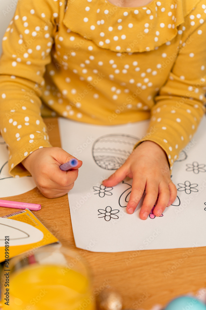 Obraz premium closeup of a child coloring the easter bunny