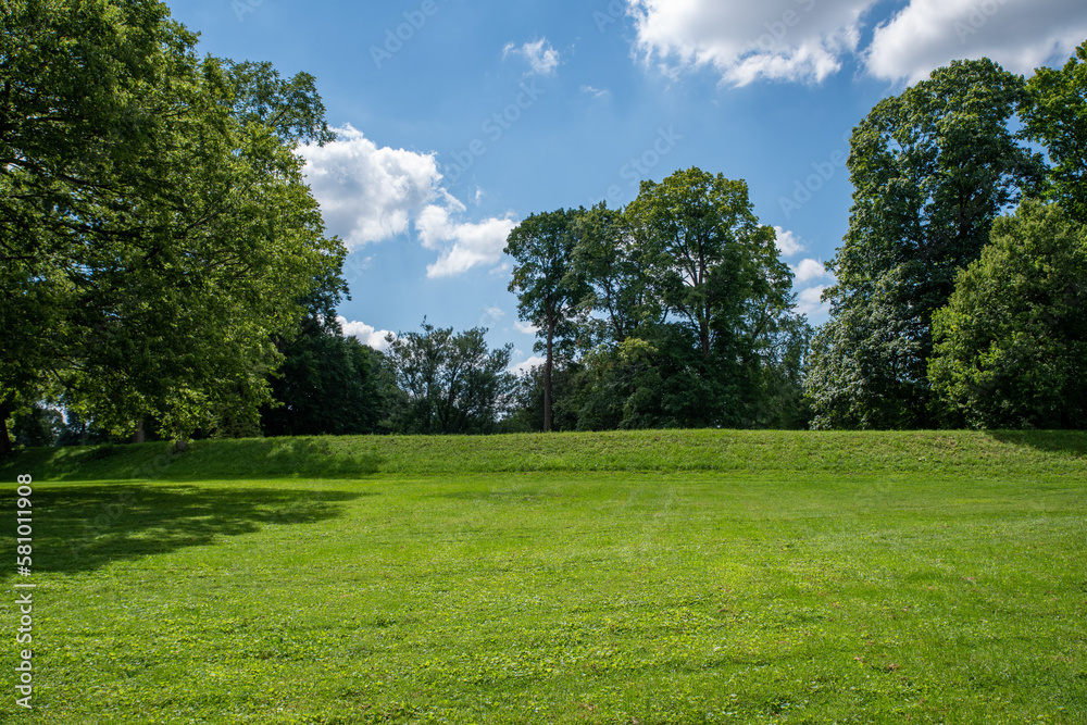 Naklejka premium Exterior of grassy Great Circle Mound Newark Earthworks Ohio