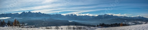 Zimowy widok na Tatry z przełęczy Łapszanka © slawjanek