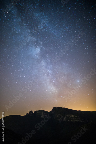 Milky way in Puigsacalm peak, La Garrotxa, Spain © Alberto Gonzalez 