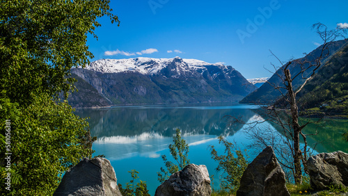 Fiord Lovatnet w Norwegii w okolicy Loen © slawjanek