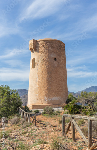 Der Turm am Mirador del Cerro Gordo, Andalusien, Spanien 