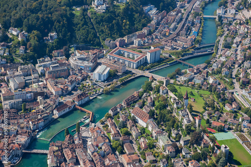 Luftaufnahme der Stadt Luzern entlang der Reuss, Schweiz