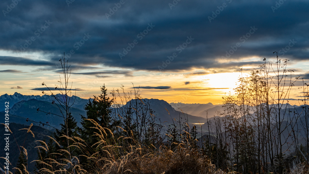 Sonnenuntergang in den bayerischen Alpen (Deutschland)