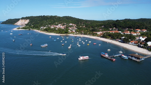 Praia brasileira com barcos a beira mar em vila de pescador (ID: 581142313)