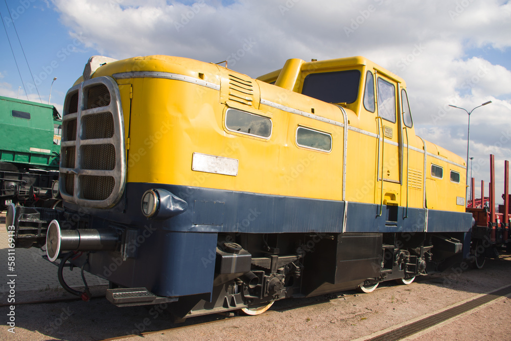 diesel locomotive with hydraulic transmission, power plant. soviet shunting locomotive power plant,