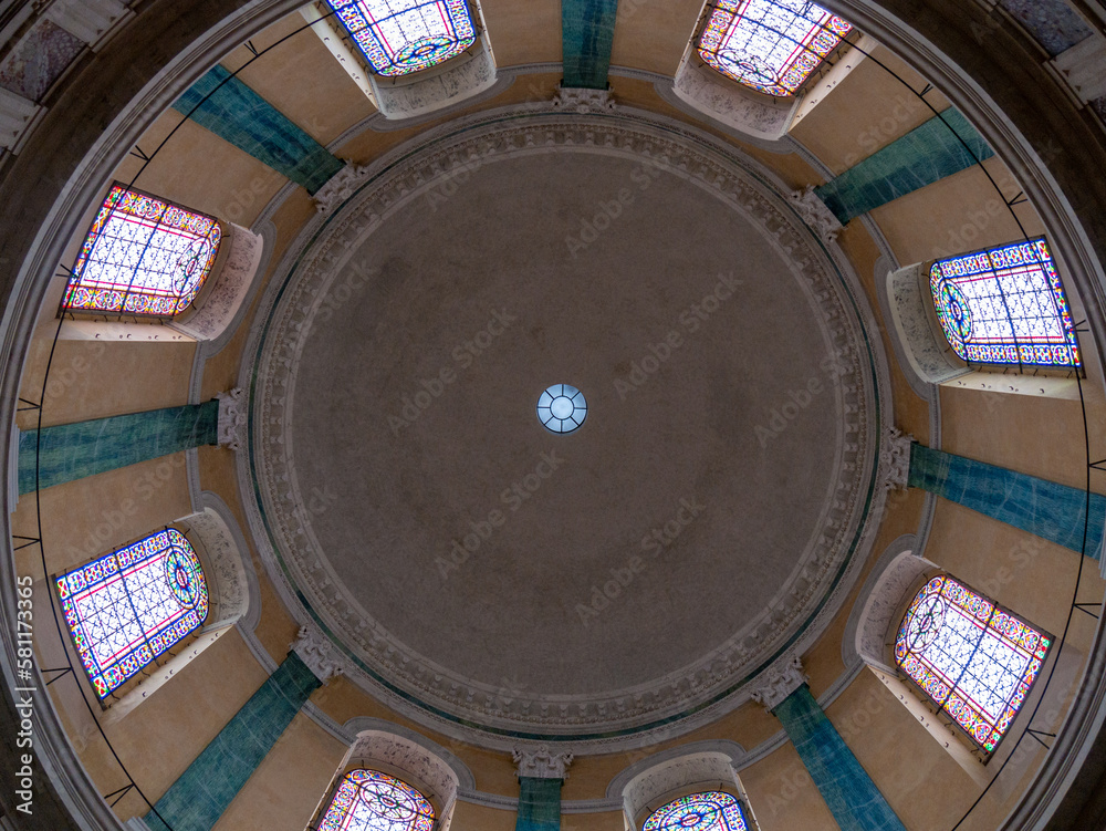 Obraz premium Intérieur du dôme de la Chapelle Saint Joseph de la Grave à Toulouse 