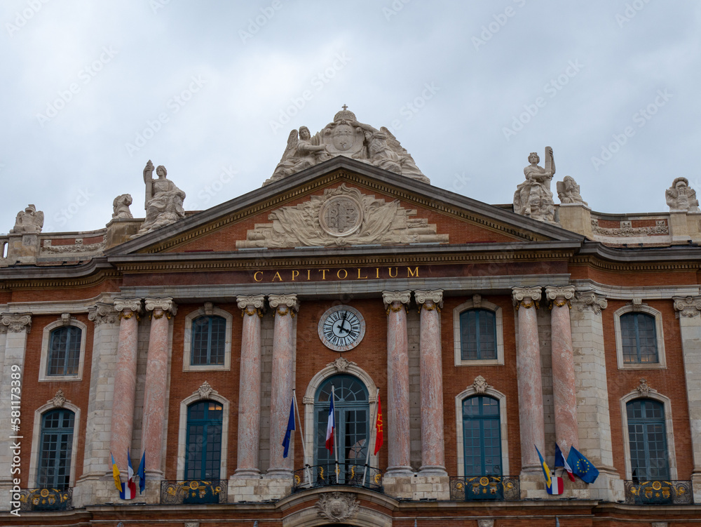 Façade principale du Capitole de Toulouse 