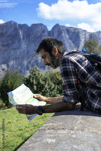 Wallpaper Mural A hiker looking at a map in a sunny day. Torontodigital.ca