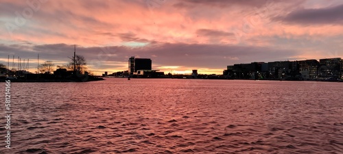 Goodmorning canal