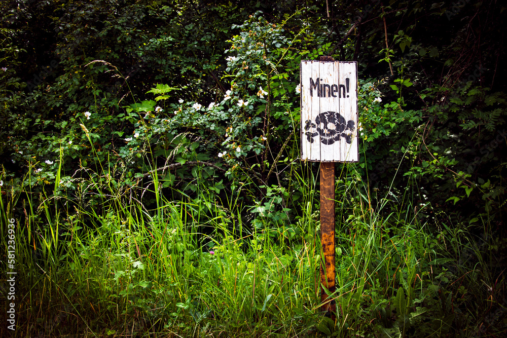 Minefield warning sign with German inscription and skull