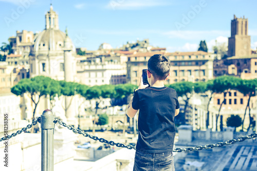 Boy enjoying view on the Roman Forum, ruins at the center of Rome on a sunset Fototapet