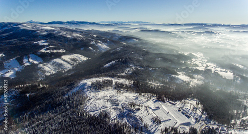 фотографія view of mountains in fogg