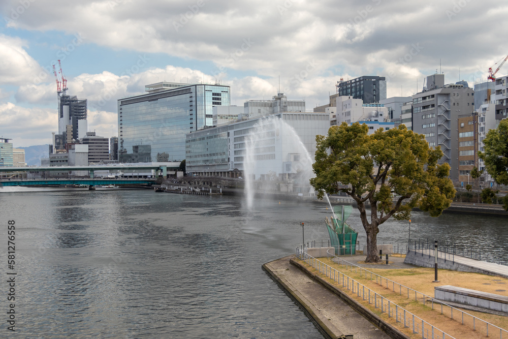 Fototapeta premium 大阪・中之島公園の噴水
