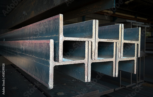 Foto Products of metal structure factories, I-beam steel, H-beam welding, raw materials used in building construction