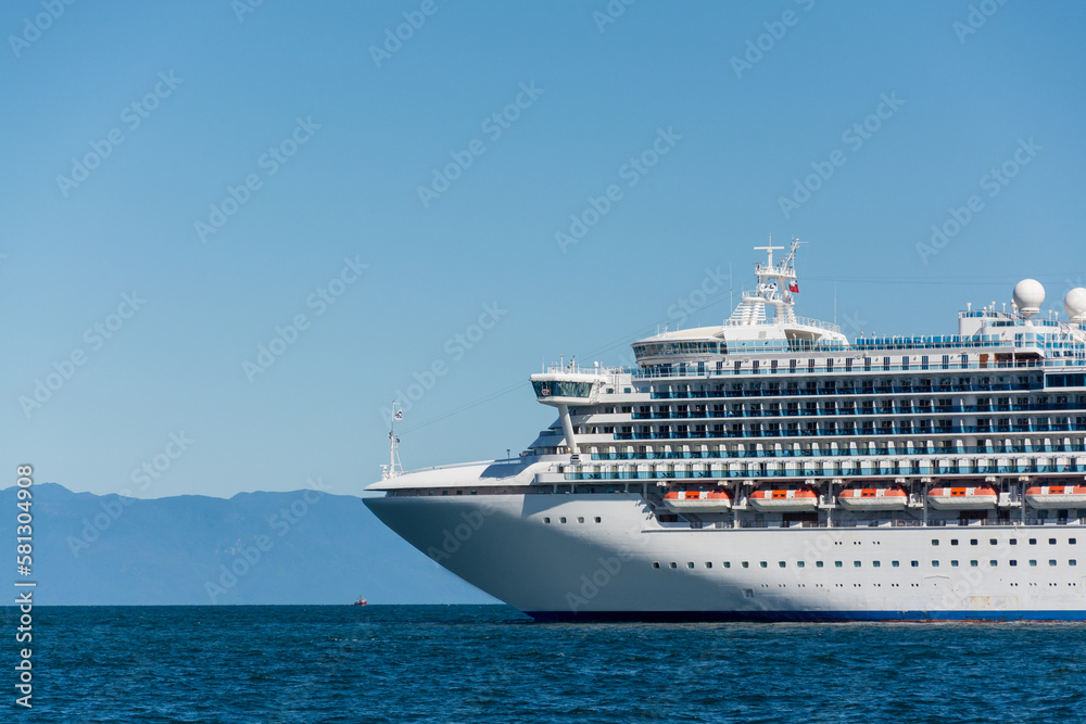 Crucero de lujo en las costas de Puerto Montt Chile