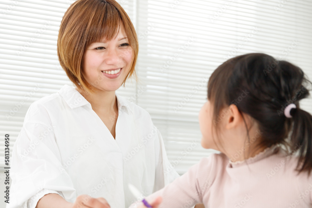 子供と学習塾。コミュニケーションと笑顔で勉強の成績が向上