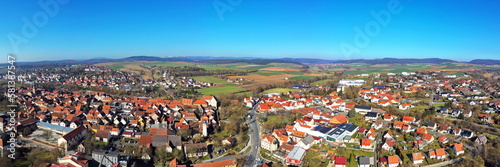 Luftbild der historische Altstadt von Mellrichstadt mit Blick auf Stadtmauer und Türme. Mellrichstadt, Rhön-Grabfeld, Unterfranken, Bayern, Deutschland.