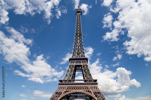 Eiffel Tower against the background of a beautiful sky with clouds. Paris, France © Владимир Журавлёв