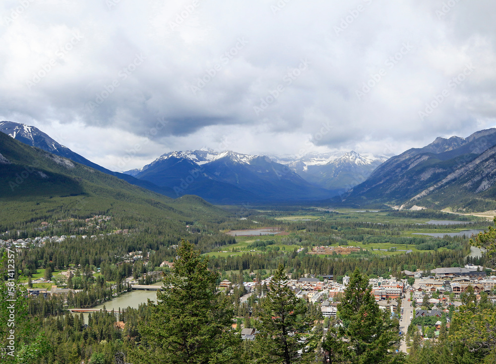 Fototapeta premium les montagnes Rocheuses canadiennes à Banff, Alberta