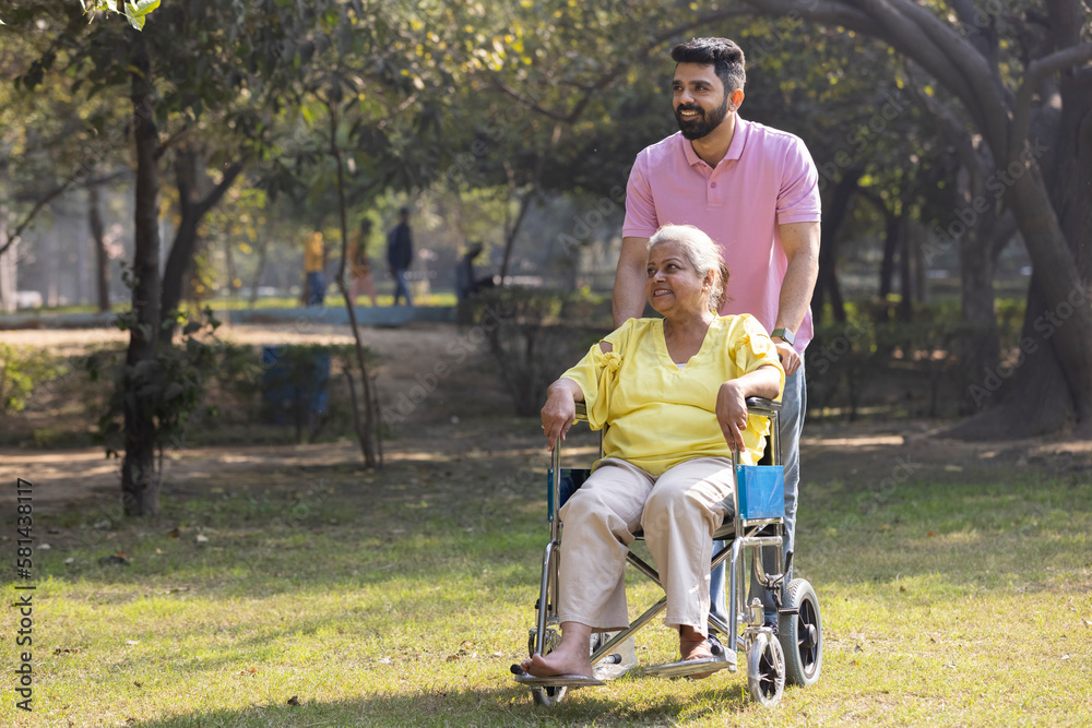 Ταπετσαρία Male physical therapist discussing with senior woman in wheelchair at park