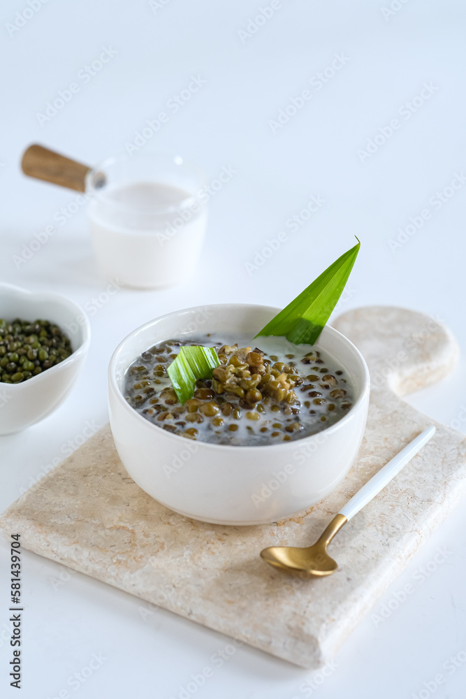 green bean porridge with coconut milk and palm sugar
green bean porridge with coconut milk and palm sugar