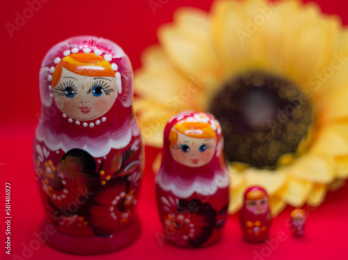 russian nesting dolls isolated © Лусине Хачатрян