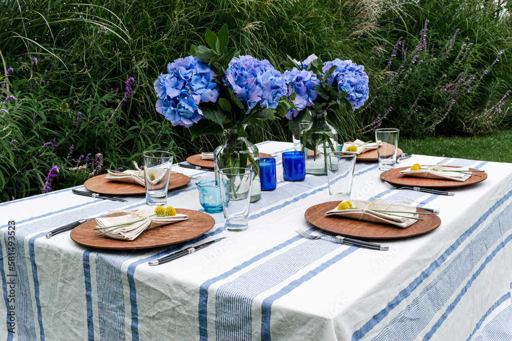 Obraz premium Aesthetic Home Decor Table Setting Wood Plates Cotton Linen and Beautiful Flowers
