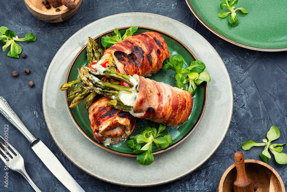 Asparagus baked with meat and cheese