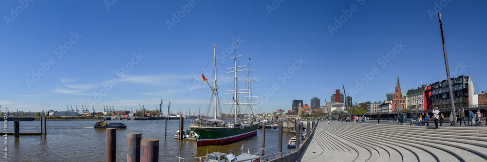 Panorama Elbpromenade in Hamburg