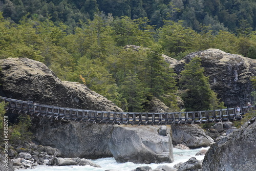 Puente de madera colgante patagonia chile
