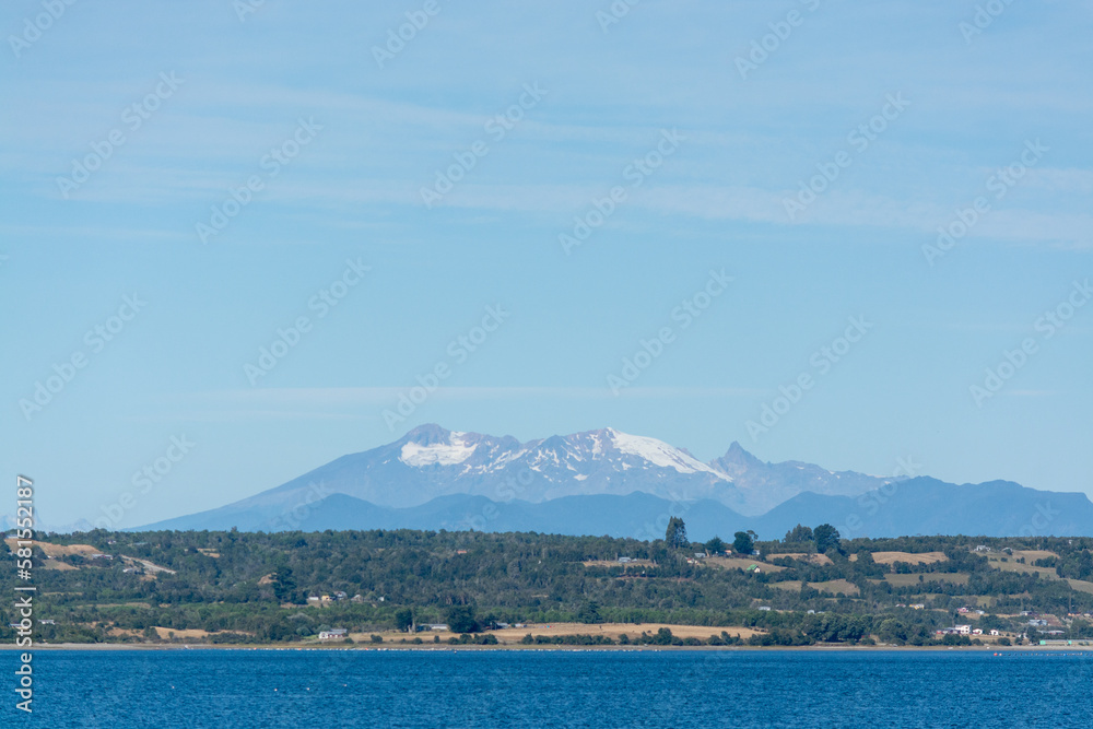 Volcán Yates visto desde Calbuco, Chile