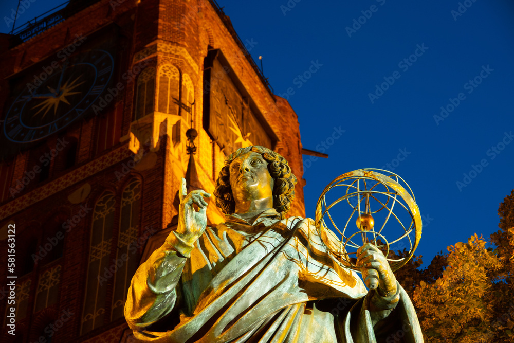 2022-07-04. Nicolaus Copernicus Monument. evening statue in front of the Old Town Hall, Torun, Poland.
