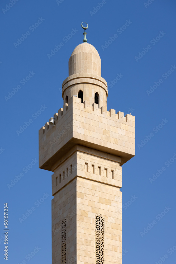 Fototapeta premium Minaret of the mosque against blue skies in Abu Dhabi, UAE